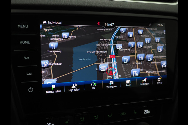 Škoda Octavia Combi 2.0 TSI RS 245PK | Panoramadak | Sportstoelen | Canton | Keyless | Carbon | Camera | Sfeerlicht | Carplay