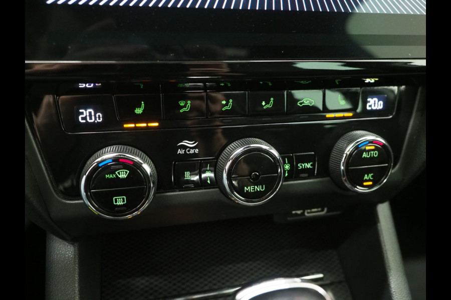 Škoda Octavia Combi 2.0 TSI RS 245PK | Panoramadak | Sportstoelen | Canton | Keyless | Carbon | Camera | Sfeerlicht | Carplay