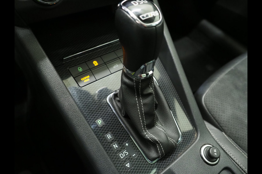 Škoda Octavia Combi 2.0 TSI RS 245PK | Panoramadak | Sportstoelen | Canton | Keyless | Carbon | Camera | Sfeerlicht | Carplay