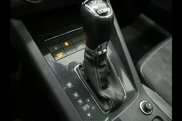 Škoda Octavia Combi 2.0 TSI RS 245PK | Panoramadak | Sportstoelen | Canton | Keyless | Carbon | Camera | Sfeerlicht | Carplay