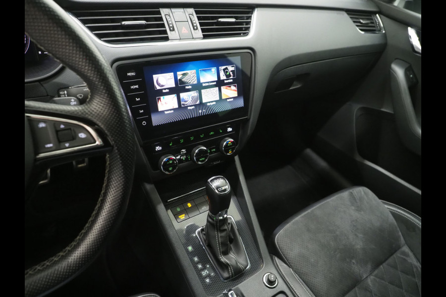 Škoda Octavia Combi 2.0 TSI RS 245PK | Panoramadak | Sportstoelen | Canton | Keyless | Carbon | Camera | Sfeerlicht | Carplay