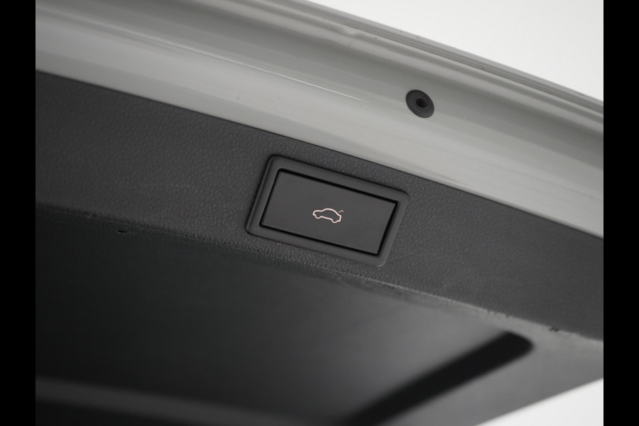 Škoda Octavia Combi 2.0 TSI RS 245PK | Panoramadak | Sportstoelen | Canton | Keyless | Carbon | Camera | Sfeerlicht | Carplay