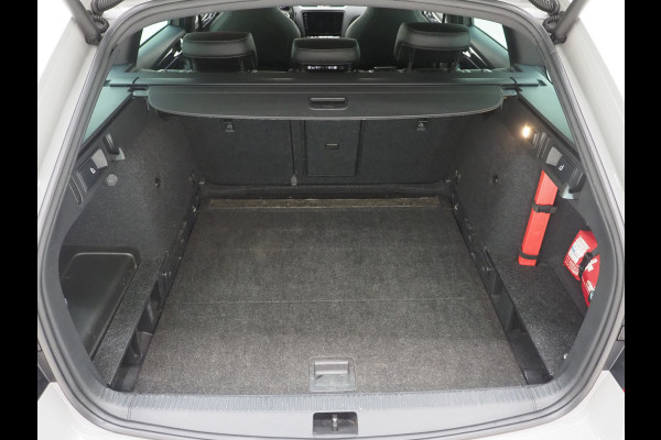 Škoda Octavia Combi 2.0 TSI RS 245PK | Panoramadak | Sportstoelen | Canton | Keyless | Carbon | Camera | Sfeerlicht | Carplay