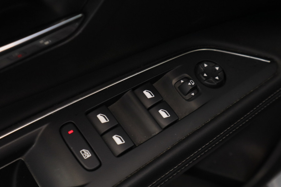 Peugeot 5008 1.6 PureTech Blue Lease Premium Cruise/Climate Trekhaak Panoramadak Carplay 7 Pers. 181PK NAP!