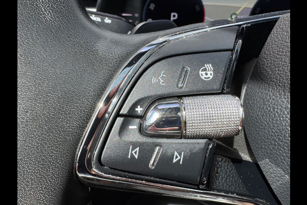 Škoda Kamiq 1.0 TSI Style * Glazen dak * Stoelverwarming * Camera * Climate controle *