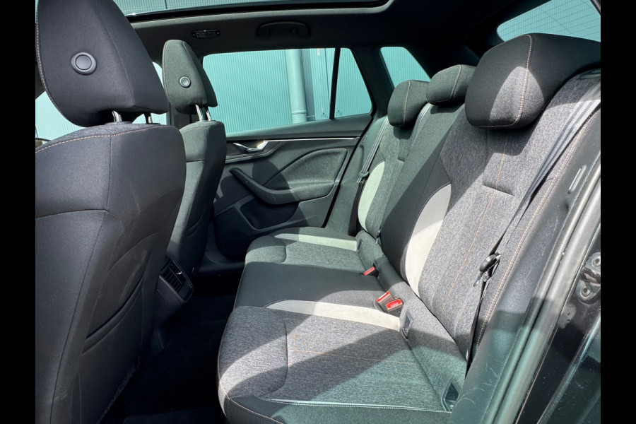 Škoda Kamiq 1.0 TSI Style * Glazen dak * Stoelverwarming * Camera * Climate controle *