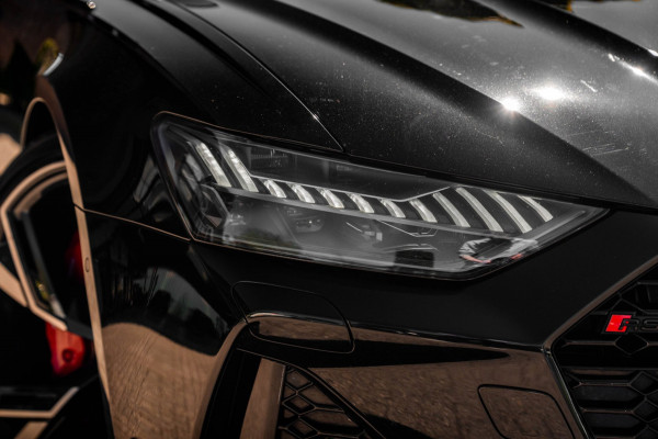 Audi RS6 Avant 4.0 TFSI Quattro 600 PK Milltek Adaptive Pano B&O Softclose Keramisch Keyless 22''