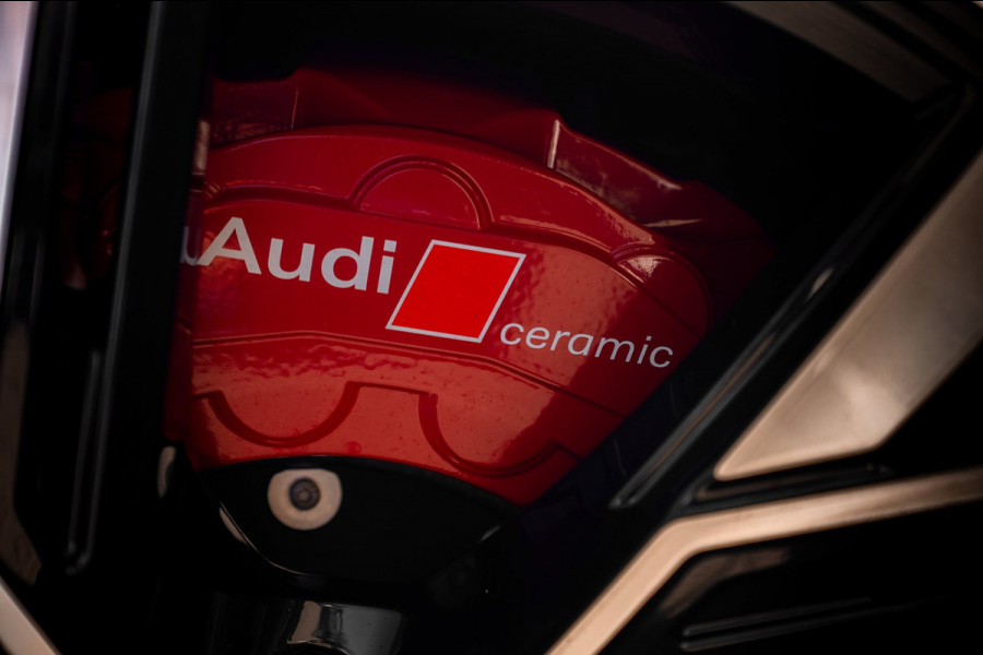 Audi RS6 Avant 4.0 TFSI Quattro 600 PK Milltek Adaptive Pano B&O Softclose Keramisch Keyless 22''