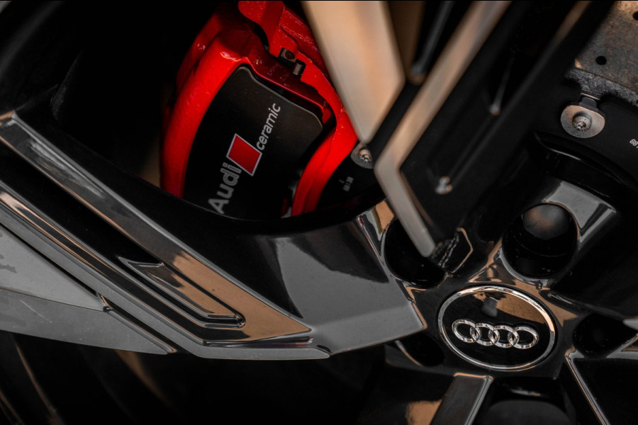 Audi RS6 Avant 4.0 TFSI Quattro 600 PK Milltek Adaptive Pano B&O Softclose Keramisch Keyless 22''