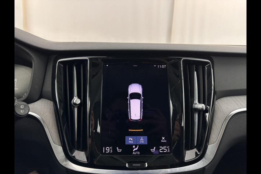Volvo V60 2.0 T8 Recharge AWD Inscription (INCL.BTW) Aut. *LEATHER | FULL-LED | ADAPTIVE-CRUISE | MEMORY-PACK | KEYLESS | BLINDSPOT | TOP-VIEW | DIGI-COCKPIT | LANE-ASSIST | NAVI-FULLMAP | TOWBAR | HEATED-SEATS | ECC | PDC | DAB | 18