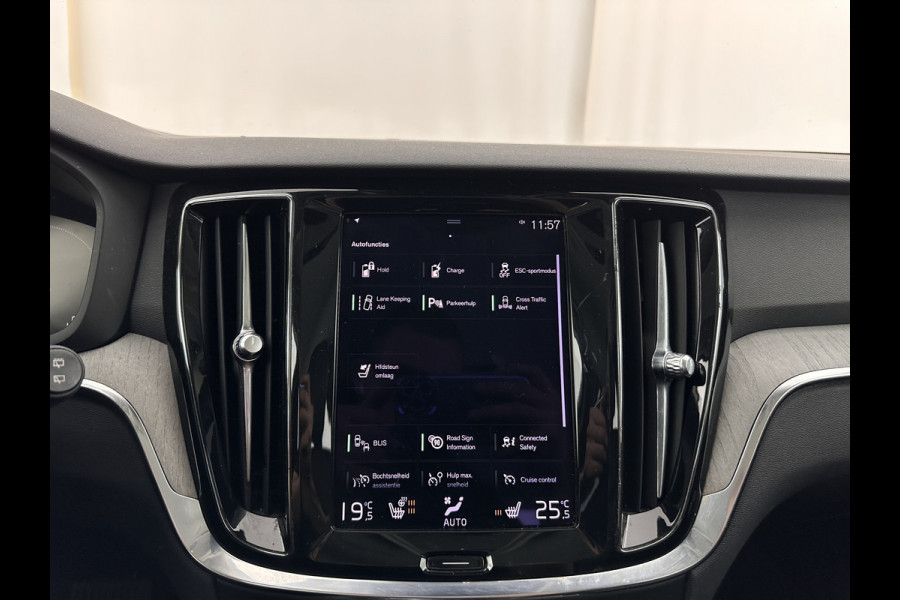 Volvo V60 2.0 T8 Recharge AWD Inscription (INCL.BTW) Aut. *LEATHER | FULL-LED | ADAPTIVE-CRUISE | MEMORY-PACK | KEYLESS | BLINDSPOT | TOP-VIEW | DIGI-COCKPIT | LANE-ASSIST | NAVI-FULLMAP | TOWBAR | HEATED-SEATS | ECC | PDC | DAB | 18