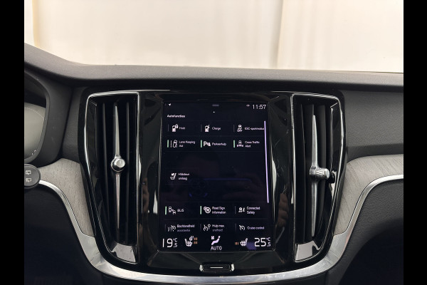 Volvo V60 2.0 T8 Recharge AWD Inscription (INCL.BTW) Aut. *LEATHER | FULL-LED | ADAPTIVE-CRUISE | MEMORY-PACK | KEYLESS | BLINDSPOT | TOP-VIEW | DIGI-COCKPIT | LANE-ASSIST | NAVI-FULLMAP | TOWBAR | HEATED-SEATS | ECC | PDC | DAB | 18