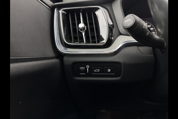 Volvo V60 2.0 T8 Recharge AWD Inscription (INCL.BTW) Aut. *LEATHER | FULL-LED | ADAPTIVE-CRUISE | MEMORY-PACK | KEYLESS | BLINDSPOT | TOP-VIEW | DIGI-COCKPIT | LANE-ASSIST | NAVI-FULLMAP | TOWBAR | HEATED-SEATS | ECC | PDC | DAB | 18