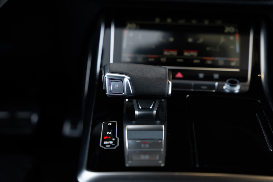 Audi RSQ8 4.0 TFSI RS quattro - Origineel NL | Dealeronderhouden | Panorama | Keramisch | B&O