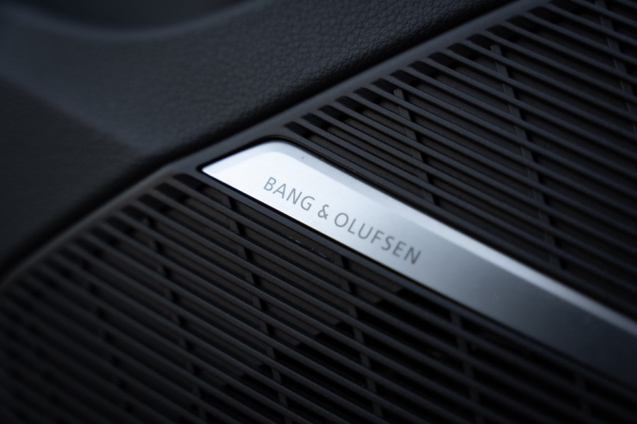 Audi RSQ8 4.0 TFSI RS quattro - Origineel NL | Dealeronderhouden | Panorama | Keramisch | B&O