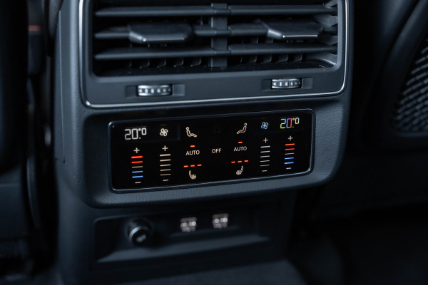 Audi RSQ8 4.0 TFSI RS quattro - Origineel NL | Dealeronderhouden | Panorama | Keramisch | B&O