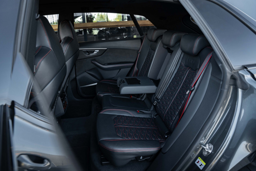 Audi RSQ8 4.0 TFSI RS quattro - Origineel NL | Dealeronderhouden | Panorama | Keramisch | B&O