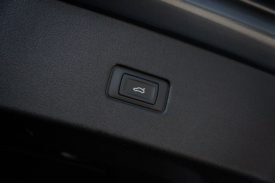 Audi RSQ8 4.0 TFSI RS quattro - Origineel NL | Dealeronderhouden | Panorama | Keramisch | B&O