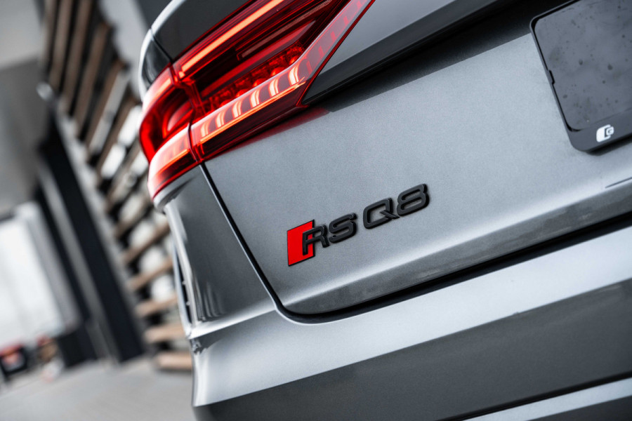 Audi RSQ8 4.0 TFSI RS quattro - Origineel NL | Dealeronderhouden | Panorama | Keramisch | B&O