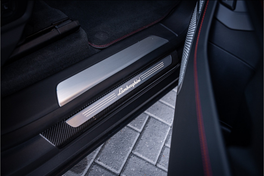 Lamborghini Urus 4.0 V8 - Panorama | Original Matte | 23'inch | B&O