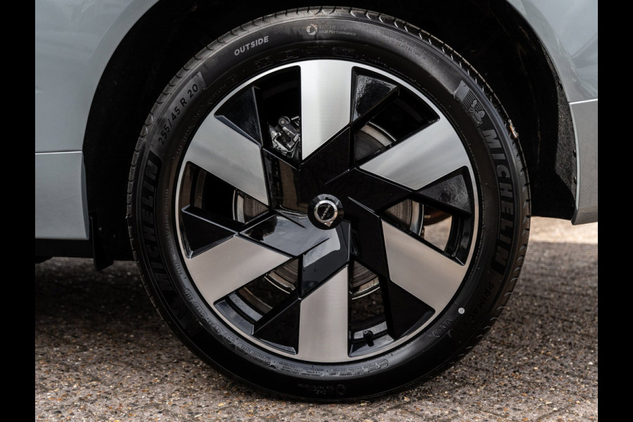 Volvo XC60 2.0 T6 Plug-in hybrid AWD Plus Dark | Pano | Surround View | H/K Sound |
