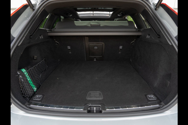 Volvo XC60 2.0 T6 Plug-in hybrid AWD Plus Dark | Pano | Surround View | H/K Sound |