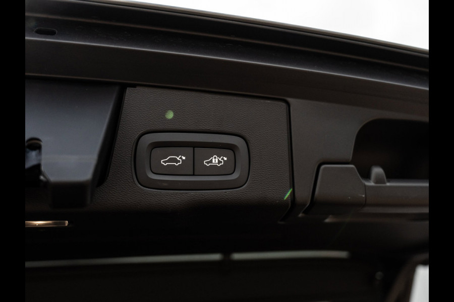 Volvo XC60 2.0 T6 Plug-in hybrid AWD Plus Dark | Pano | Surround View | H/K Sound |