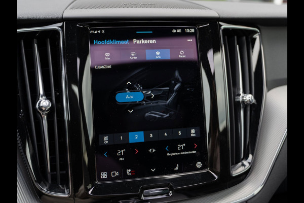 Volvo XC60 2.0 T6 Plug-in hybrid AWD Plus Dark | Pano | Surround View | H/K Sound |