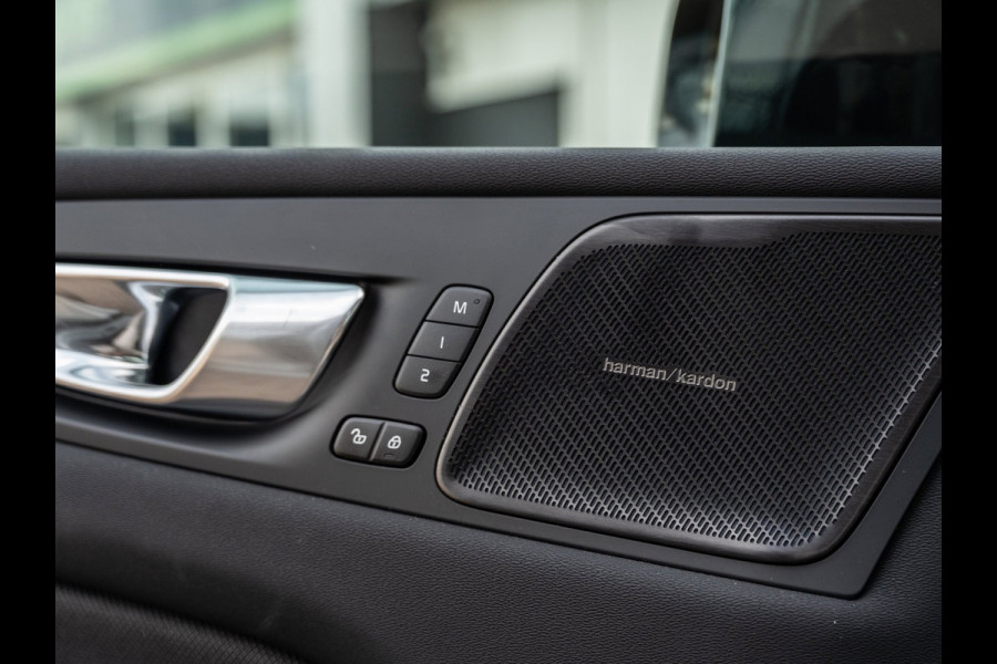 Volvo XC60 2.0 T6 Plug-in hybrid AWD Plus Dark | Pano | Surround View | H/K Sound |