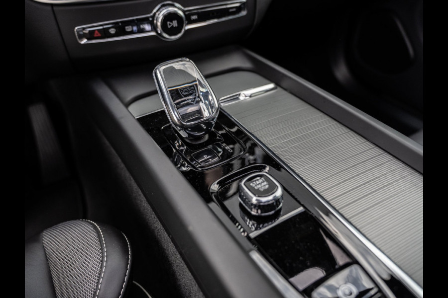 Volvo XC60 2.0 T6 Plug-in hybrid AWD Plus Dark | Pano | Surround View | H/K Sound |