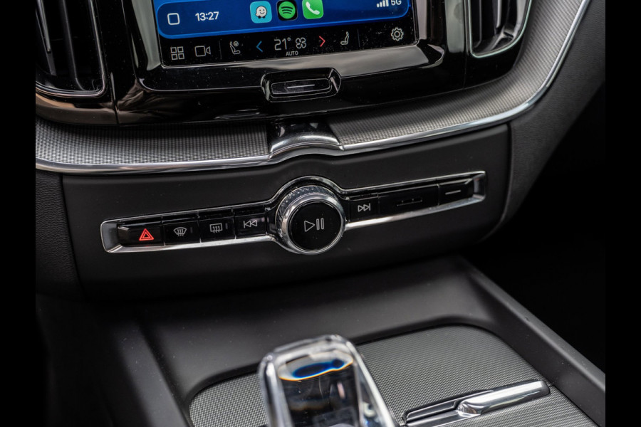 Volvo XC60 2.0 T6 Plug-in hybrid AWD Plus Dark | Pano | Surround View | H/K Sound |