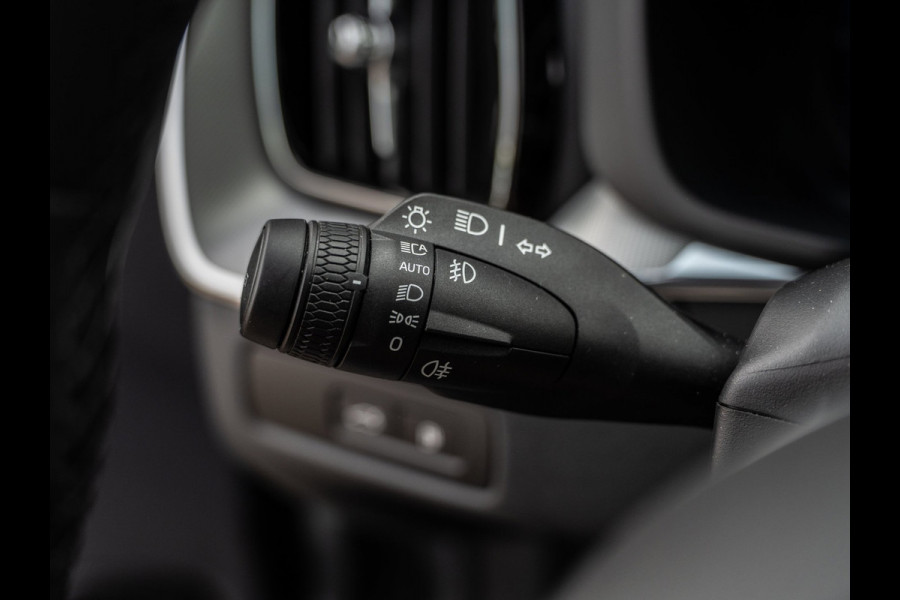 Volvo XC60 2.0 T6 Plug-in hybrid AWD Plus Dark | Pano | Surround View | H/K Sound |
