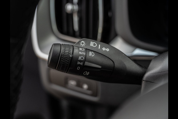 Volvo XC60 2.0 T6 Plug-in hybrid AWD Plus Dark | Pano | Surround View | H/K Sound |