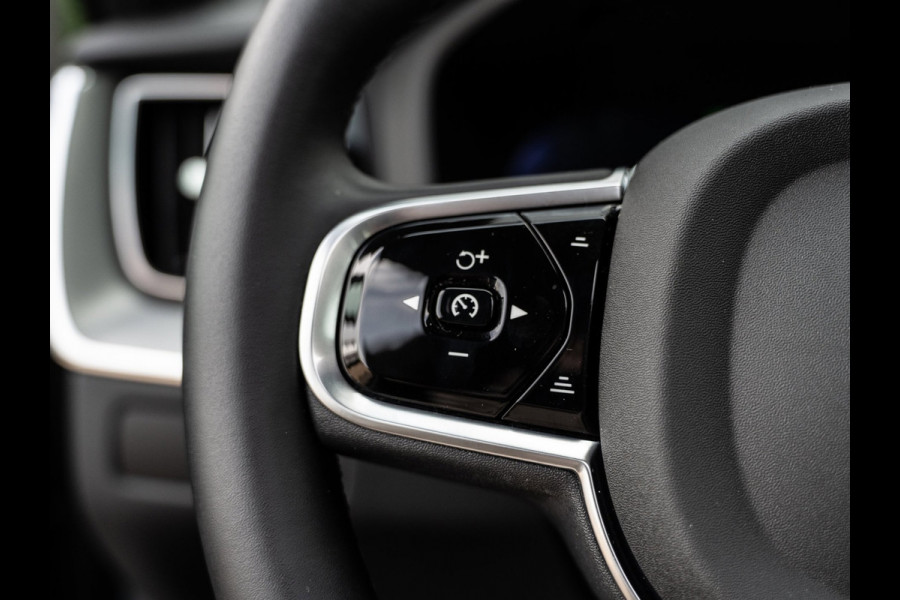 Volvo XC60 2.0 T6 Plug-in hybrid AWD Plus Dark | Pano | Surround View | H/K Sound |