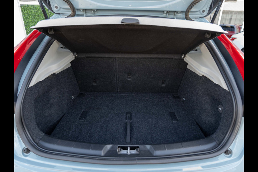 Volvo V40 Cross Country 1.5 T3 Aut. Momentum | Blis | 18" LMV | Winter Pack