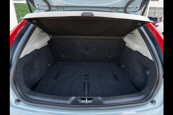 Volvo V40 Cross Country 1.5 T3 Aut. Momentum | Blis | 18" LMV | Winter Pack