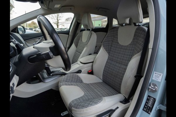 Volvo V40 Cross Country 1.5 T3 Aut. Momentum | Blis | 18" LMV | Winter Pack