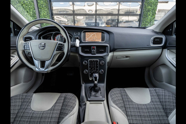 Volvo V40 Cross Country 1.5 T3 Aut. Momentum | Blis | 18" LMV | Winter Pack