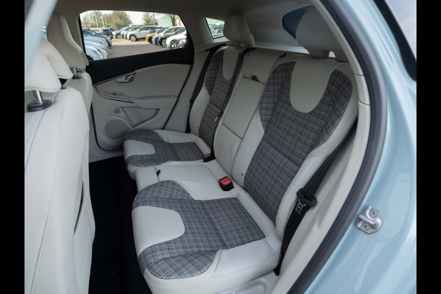 Volvo V40 Cross Country 1.5 T3 Aut. Momentum | Blis | 18" LMV | Winter Pack