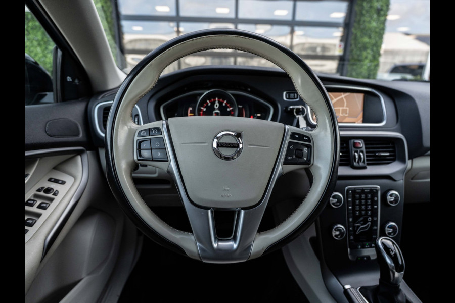 Volvo V40 Cross Country 1.5 T3 Aut. Momentum | Blis | 18" LMV | Winter Pack