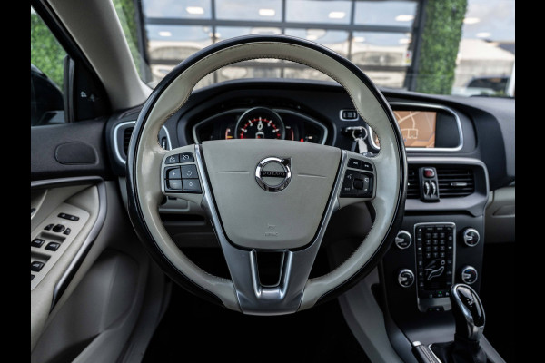 Volvo V40 Cross Country 1.5 T3 Aut. Momentum | Blis | 18" LMV | Winter Pack