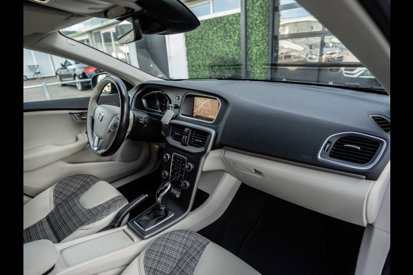 Volvo V40 Cross Country 1.5 T3 Aut. Momentum | Blis | 18" LMV | Winter Pack