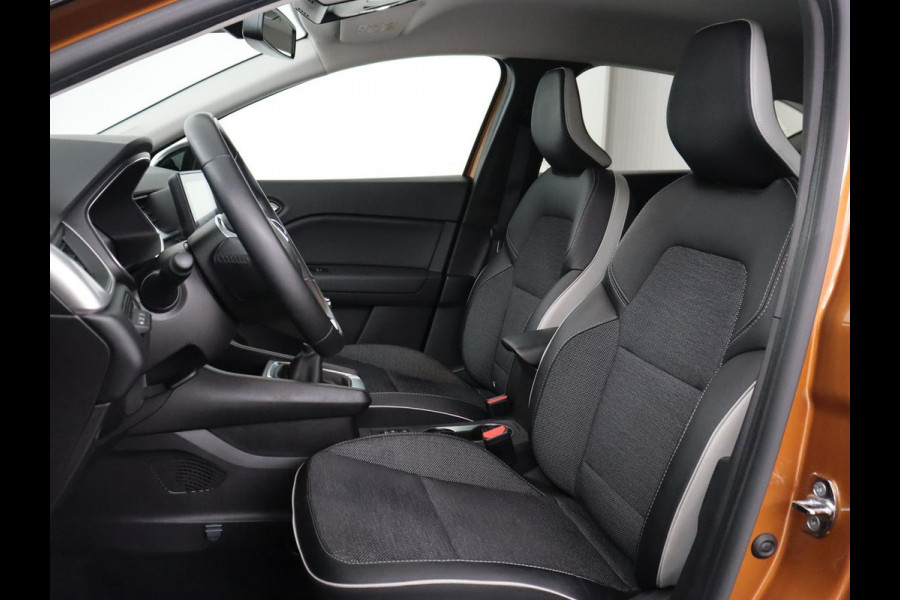 Renault Captur 1.3 TCe 140 Intens | Trekhaak | Carplay | Camera | Half leder | Full LED | Keyless | Climate control | Navigatie | Sfeerverlichting | Cruise control | Bluetooth | Parkeerhulp | Origineel NL