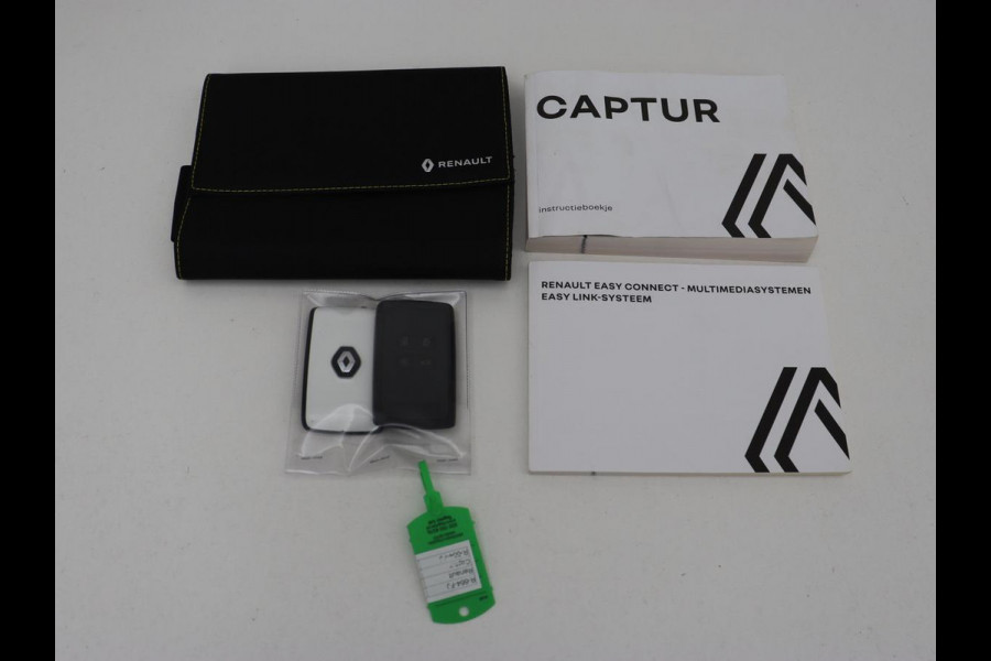 Renault Captur 1.3 TCe 140 Intens | Trekhaak | Carplay | Camera | Half leder | Full LED | Keyless | Climate control | Navigatie | Sfeerverlichting | Cruise control | Bluetooth | Parkeerhulp | Origineel NL