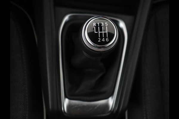 Renault Captur 1.3 TCe 140 Intens | Trekhaak | Carplay | Camera | Half leder | Full LED | Keyless | Climate control | Navigatie | Sfeerverlichting | Cruise control | Bluetooth | Parkeerhulp | Origineel NL