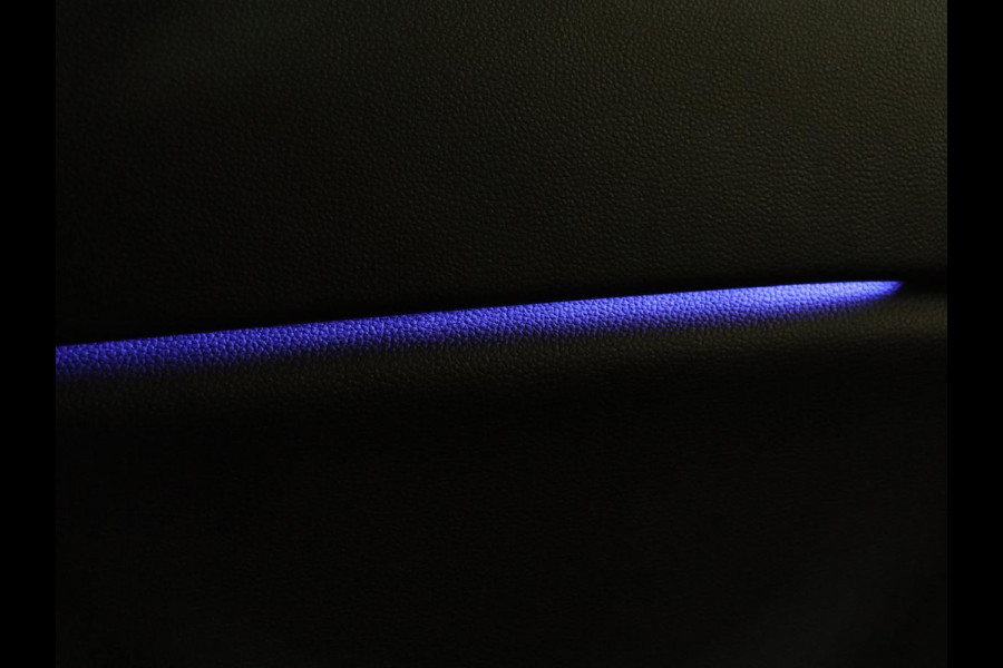 Renault Captur 1.3 TCe 140 Intens | Trekhaak | Carplay | Camera | Half leder | Full LED | Keyless | Climate control | Navigatie | Sfeerverlichting | Cruise control | Bluetooth | Parkeerhulp | Origineel NL