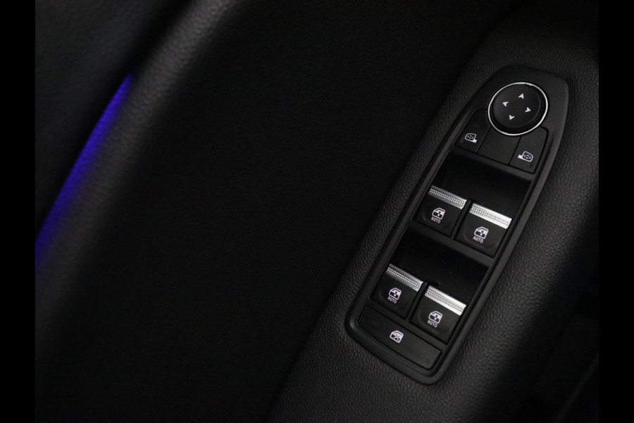 Renault Captur 1.3 TCe 140 Intens | Trekhaak | Carplay | Camera | Half leder | Full LED | Keyless | Climate control | Navigatie | Sfeerverlichting | Cruise control | Bluetooth | Parkeerhulp | Origineel NL