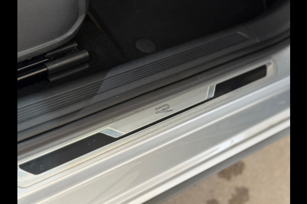 Volkswagen Polo 1.0 TSI R-Line | 110PK | IQ.Drive pakket | Virtual | Full LED Matrix Beam | Camera | Discover Pro | Clima |Ambient