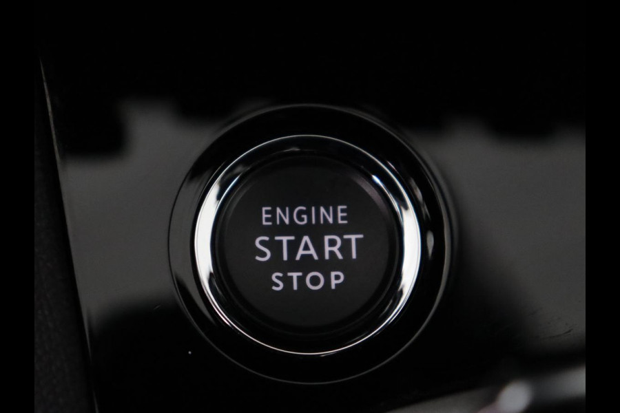 Peugeot 3008 1.6 HYbrid 225 GT Line | SOH 89% | Adaptive cruise | Half leder | Camera | Navigatie | Carplay | Dodehoek detectie | Digital Cockpit | Climate control | Bluetooth | PHEV | Plug In
