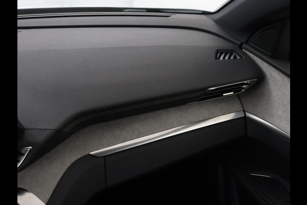 Peugeot 3008 1.6 HYbrid 225 GT Line | SOH 89% | Adaptive cruise | Half leder | Camera | Navigatie | Carplay | Dodehoek detectie | Digital Cockpit | Climate control | Bluetooth | PHEV | Plug In
